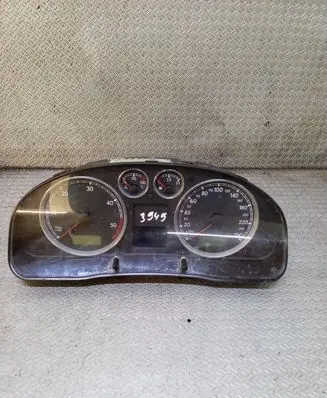 Volkswagen PASSAT B5.5 Speedometer (instrument cluster) 3B0920827A