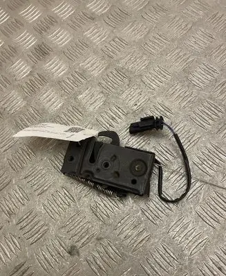 Engine bonnet/hood lock/catch