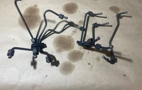 Fuel injector supply line/pipe