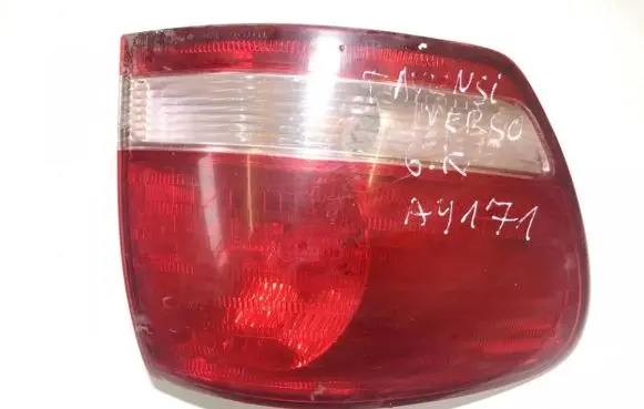 Toyota Avensis Verso Rear/tail lights