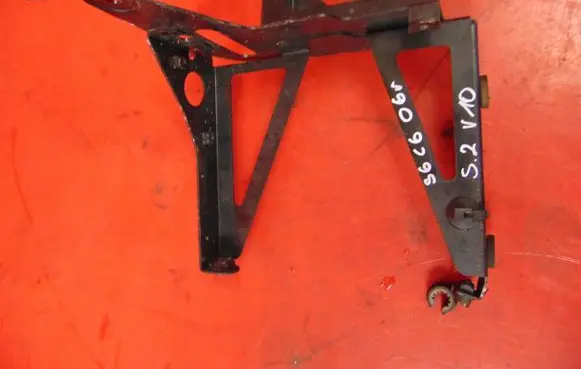Audi A6 S6 C6 4F Radiator mount bracket 4F0121261B