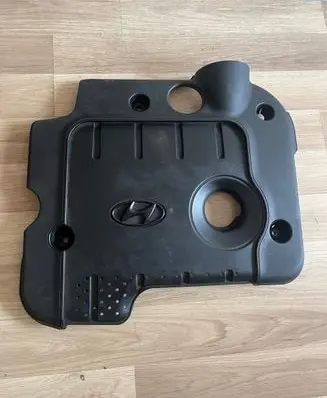 Hyundai Santa Fe Engine hood trim 