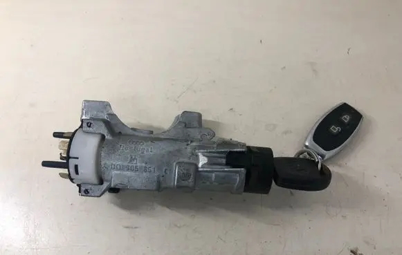 Volkswagen PASSAT B5 Ignition lock 4D0905851E