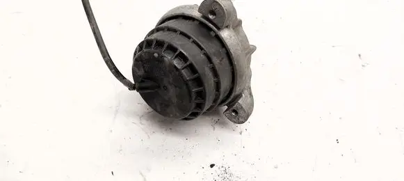Engine mount bracket
