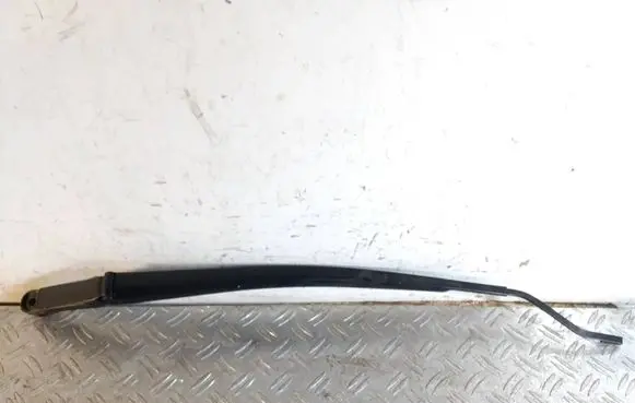 Toyota RAV 4 (XA40) Front wiper blade arm 