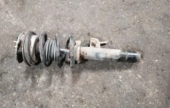 BMW 5 E60 E61 Front shock absorber with coil spring 6772219