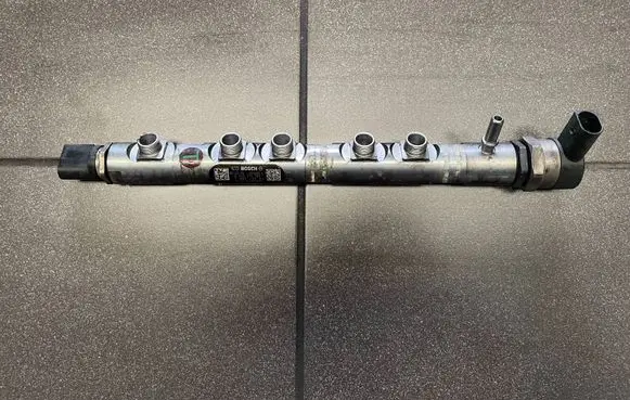 BMW 1 E81 E87 Fuel main line pipe 0445214183