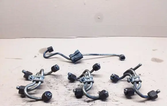 BMW 5 E60 E61 Fuel injector supply line/pipe 