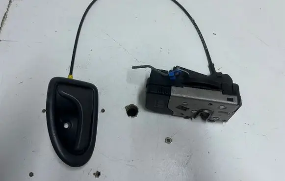 Renault Trafic II (X83) Front door lock 8200008248 91166227 8200028995