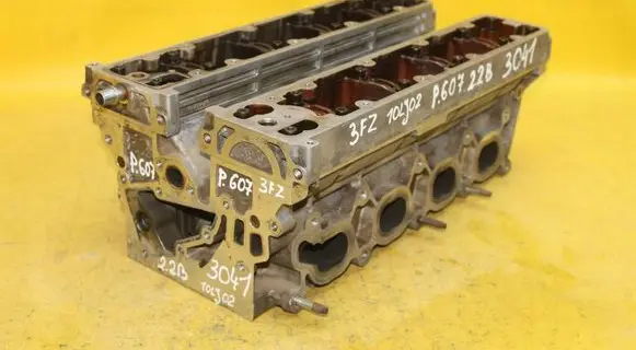 Peugeot 607 Engine head 9634402210