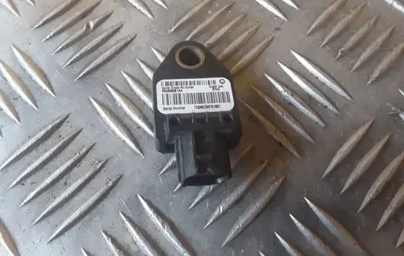 Chrysler Sebring (JS) Airbag deployment crash/impact sensor P04896061AA 39754C