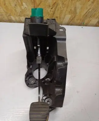 Renault Trafic III (X82) Brake pedal 465016415R