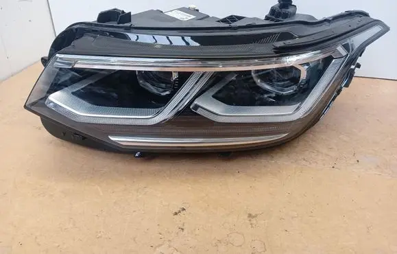 Volkswagen Tiguan Headlight/headlamp 5NB941081C