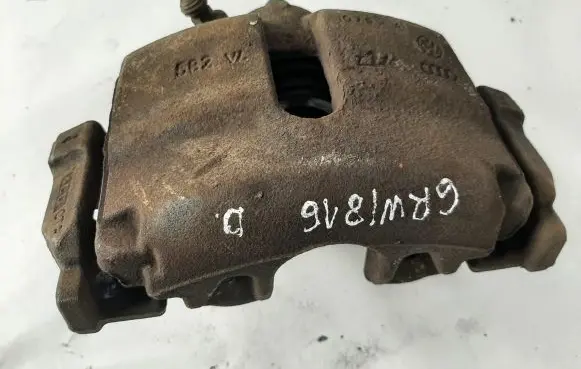 Volkswagen PASSAT B7 Front brake caliper