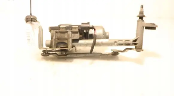 Volkswagen Golf V Wiper motor 0390241779