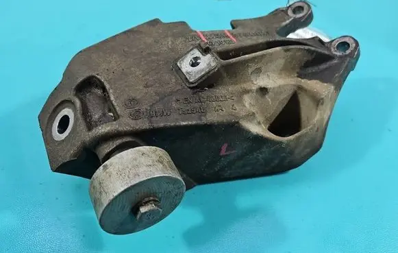 BMW 5 G30 G31 G38 Engine mounting bracket 6864595 IMPRK1551816