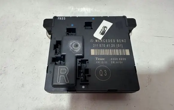 Mercedes-Benz E W211 Door control unit/module 2118704126