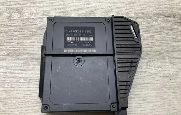 Mercedes-Benz E W210 Comfort/convenience module 2108203926