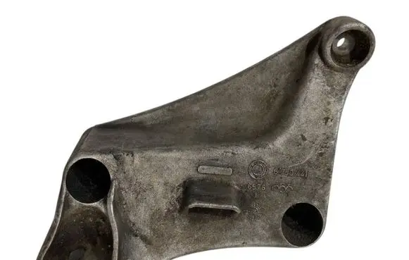 BMW 5 E39 Engine mounting bracket 6750441 65766750441