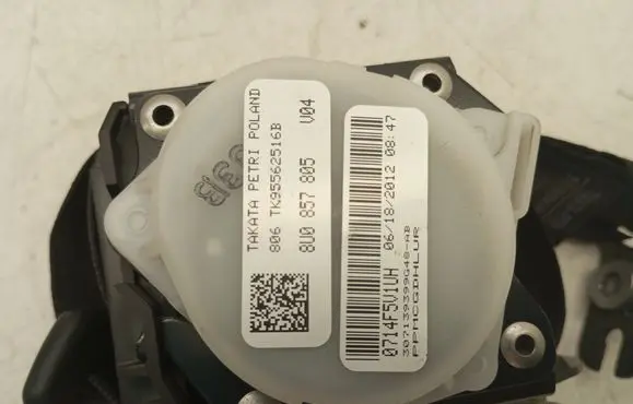 Audi Q3 8U Rear seatbelt 8U0857805