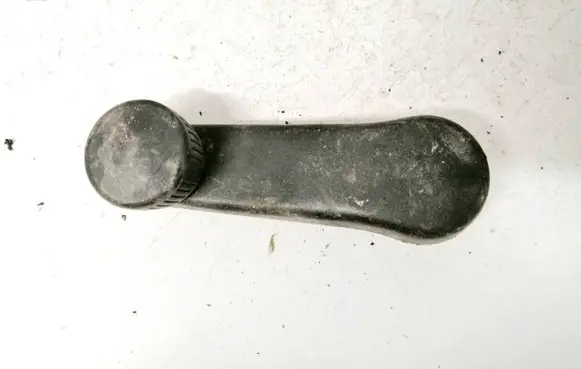Volkswagen Golf III Front door window winding handle 1h0837581b