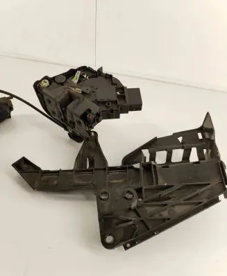 Ford Focus C-MAX Rear door lock 2400000