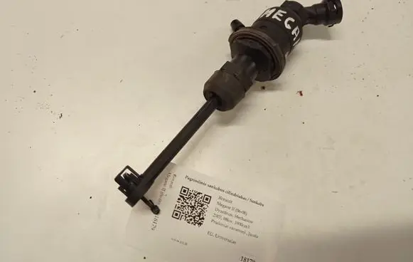 Renault Megane II Clutch master cylinder 8200151784D