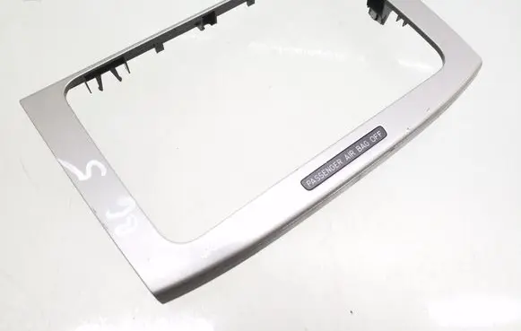 Volkswagen PASSAT B6 Radio/GPS head unit trim 3C0858069M