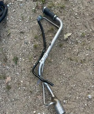 Volvo XC40 Fuel tank filler neck pipe 32142871