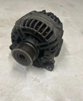 Volkswagen PASSAT B7 Generator/alternator 0124525103