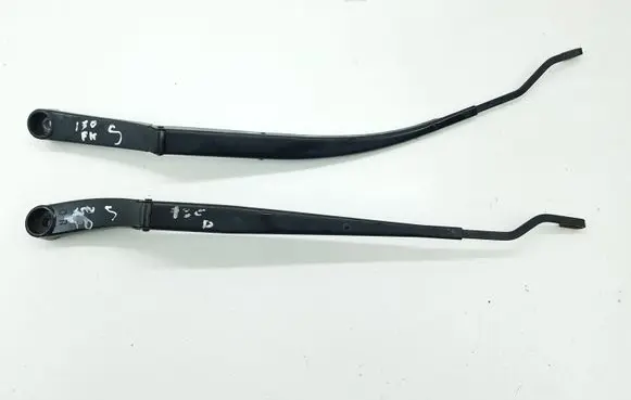 Hyundai i30 Windshield/front glass wiper blade 420011211 420011241