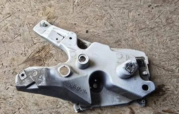 Volvo XC60 Fender mounting bracket 31424578