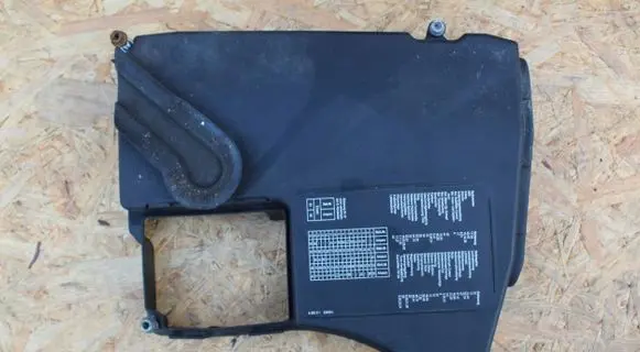 BMW 7 E38 Fuse box cover 1747665