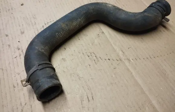 Chrysler Town & Country V Engine coolant pipe/hose