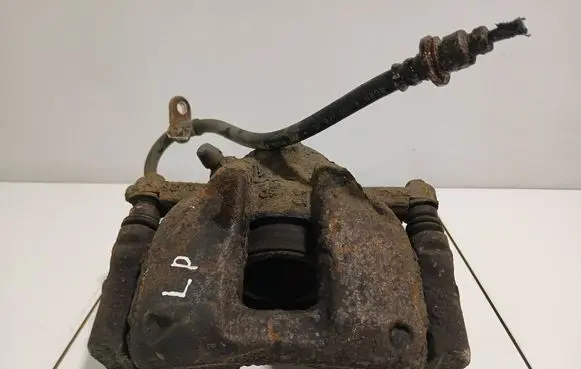 Honda CR-V Front brake caliper