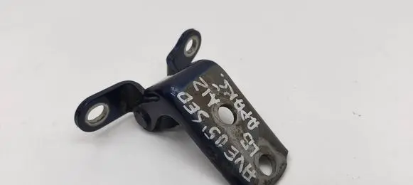 Toyota Avensis T250 Rear door lower hinge