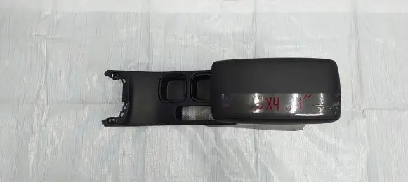 Suzuki SX4 S-Cross Armrest