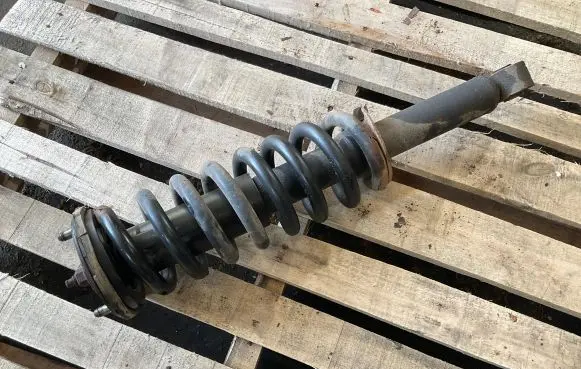 Isuzu D-Max Front shock absorber/damper