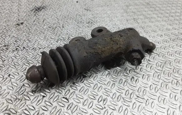 Honda CR-V Clutch slave cylinder 