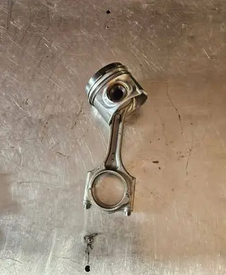 Volvo V60 Piston with connecting rod 82L175 F031