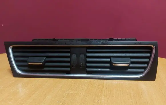 Audi A4 S4 B8 8K Dash center air vent grill 8T1820951B