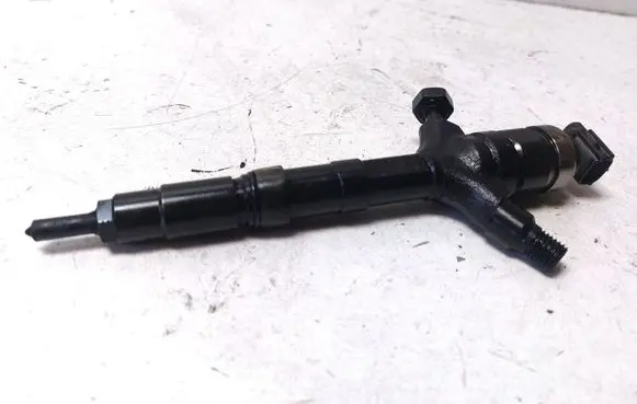 Toyota Corolla Verso AR10 Fuel injector 236700G010
