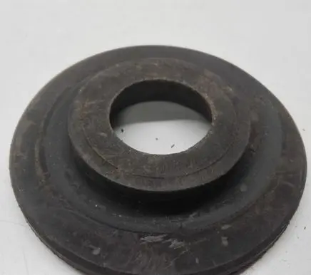 Audi Q3 8U Rear coil spring rubber mount 8D0121275