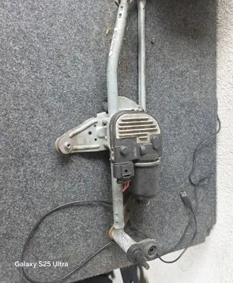 Volkswagen PASSAT B6 Front wiper linkage and motor 3C1955023G