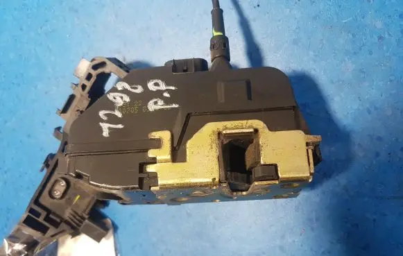 Renault Scenic II - Grand scenic II Front door lock