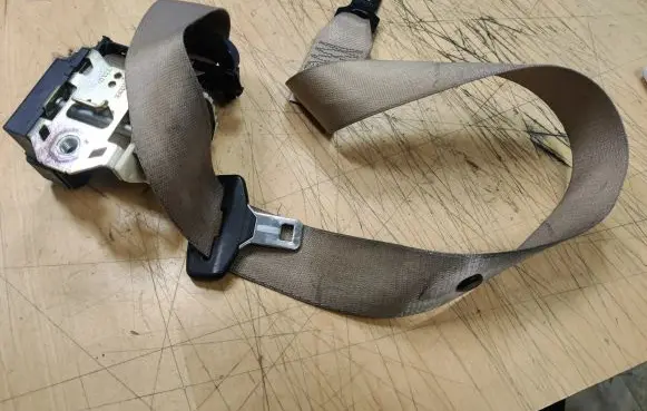 BMW X5 E53 Front seatbelt 825897110
