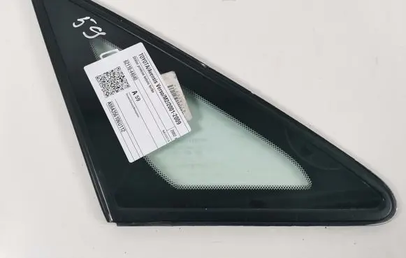 Toyota Avensis Verso Front triangle window/glass 62110-44040