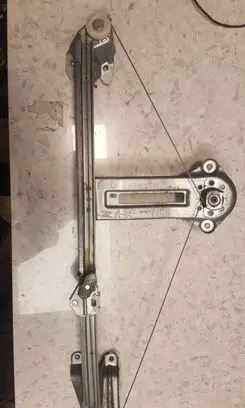 Rear door manual window regulator