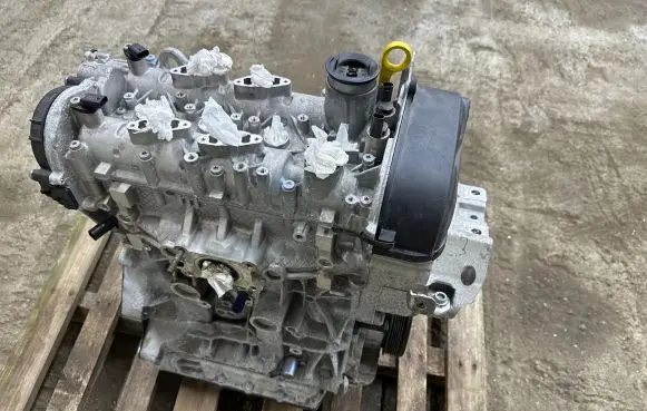 Volkswagen Tiguan Engine CZE CZE437572 04E100098D