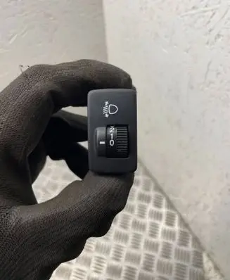 Honda CR-V Headlight level height control switch m31062
